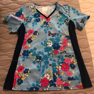 Medical scrubs top